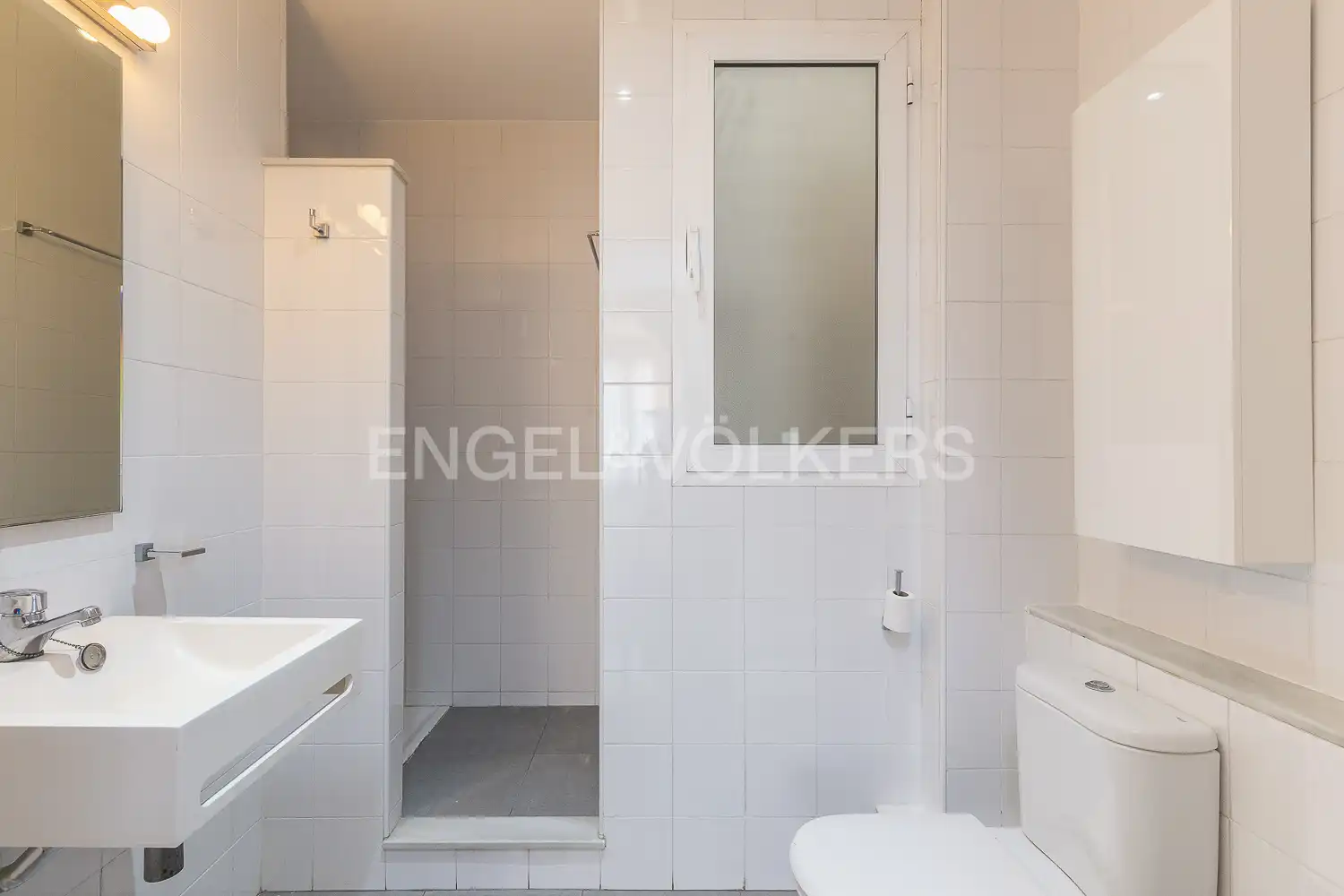 Bathroom of Flat for sale in Valencia  with Air Conditioner, Heating and Furnished
