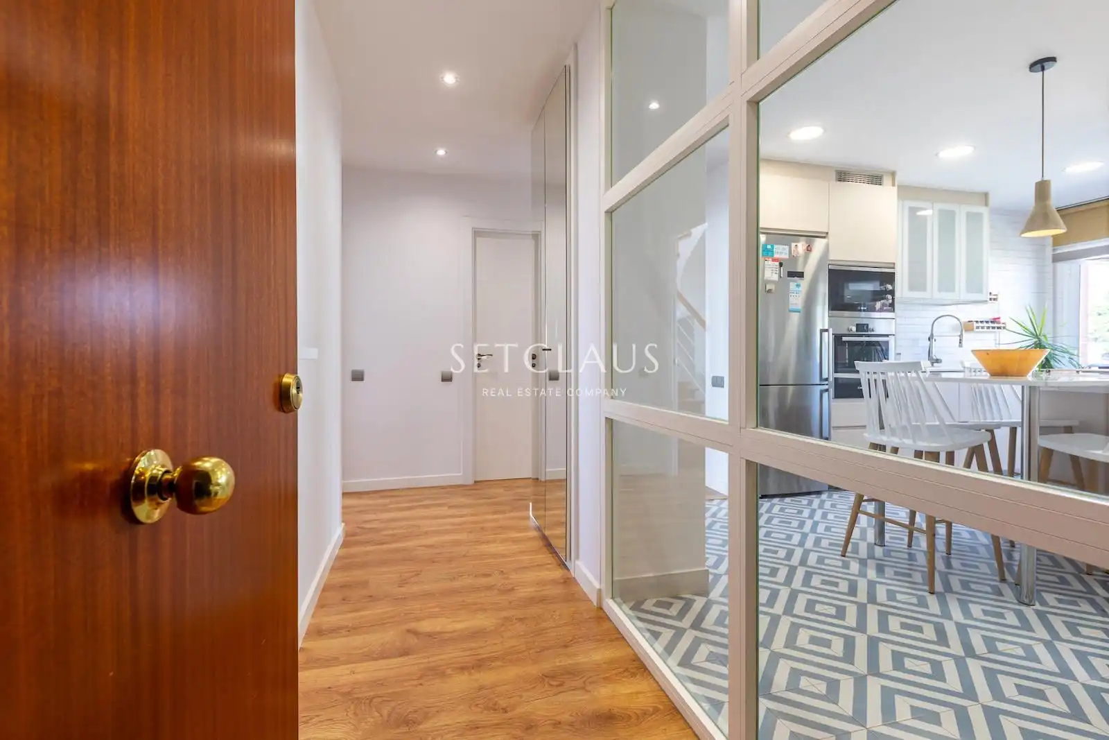 Attic for rent in Tiana  with Air Conditioner, Heating and Parquet flooring