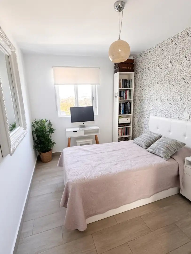 Dormitori de Apartament en venda en Sotogrande amb Aire condicionat, Terrassa i Moblat