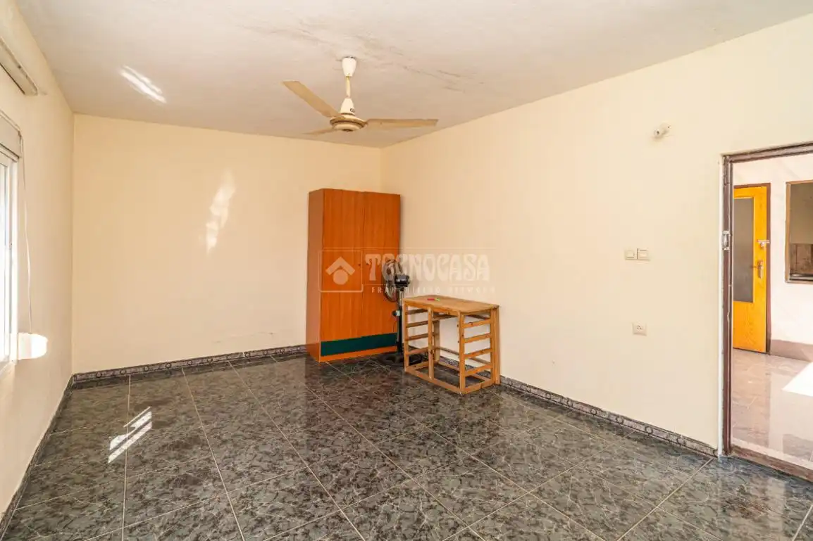 Casa adosada en venda en Linares amb Aire condicionat i Terrassa