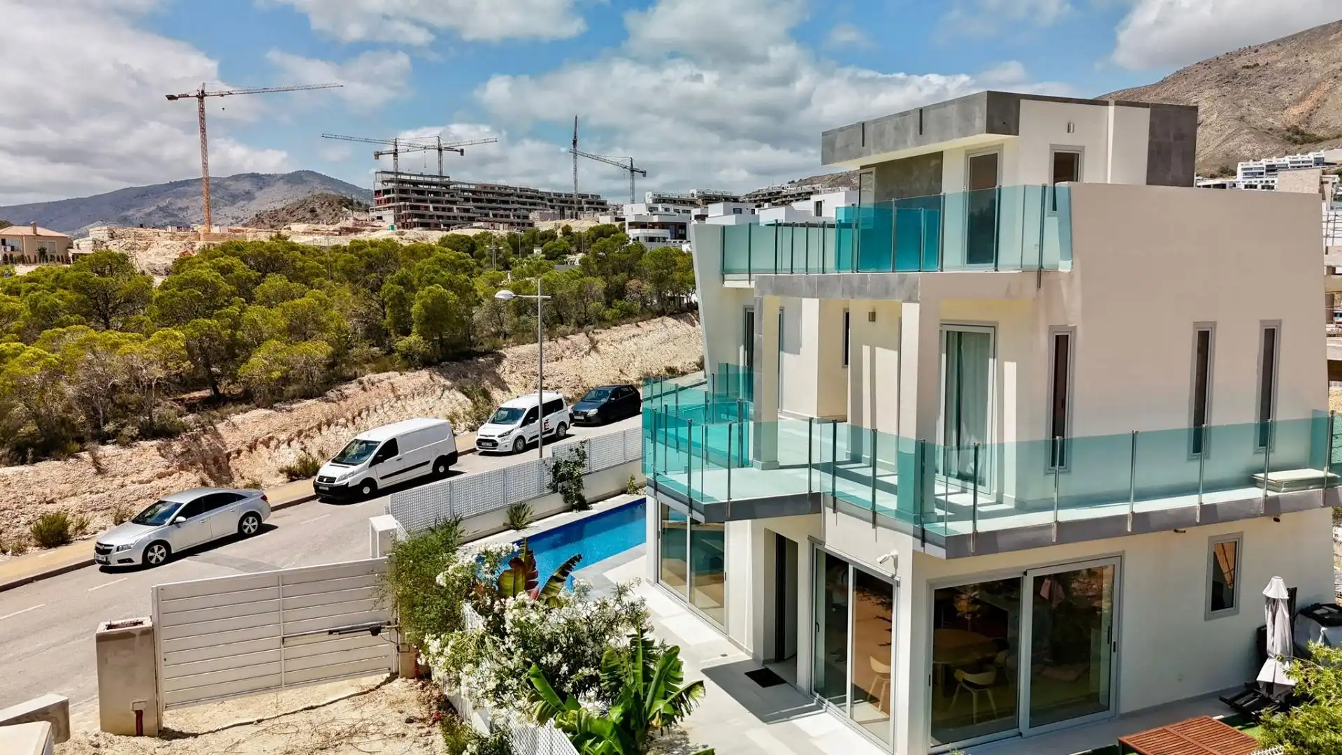 Villa mit Pool zum Verkauf in Calle EQUADOR 17