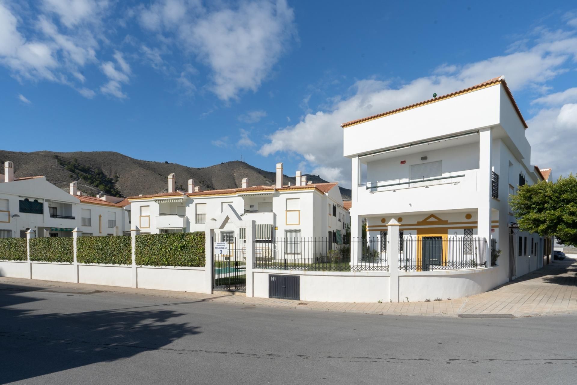 Vista exterior de Pis en venda en Motril amb Piscina comunitària