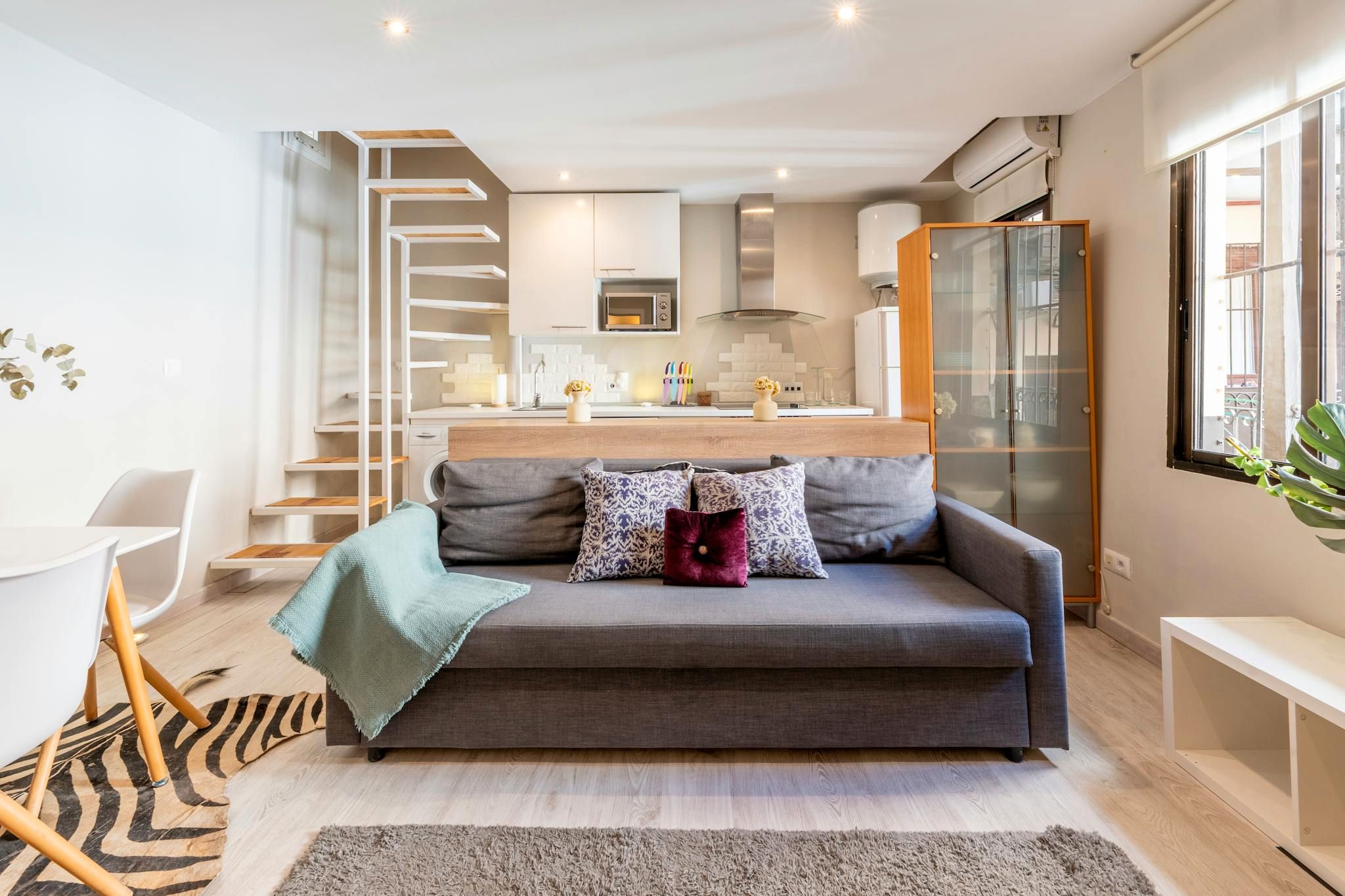 Living room of Flat to rent in  Madrid Capital  with Air Conditioner, Heating and Furnished