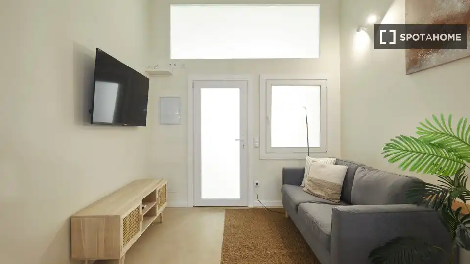 Flat with terrace to rent in Ciutat Vella, imagen 2