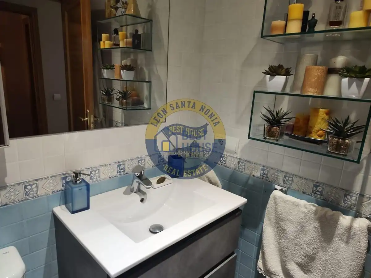 Bathroom of Apartments for rent in León Capital   with Heating, Parquet flooring and Furnished