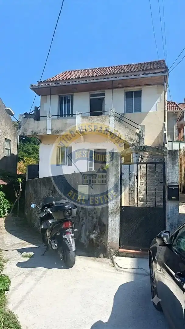 Vista exterior de Casa o xalet en venda en Vigo  amb Calefacció, Jardí privat i Balcó