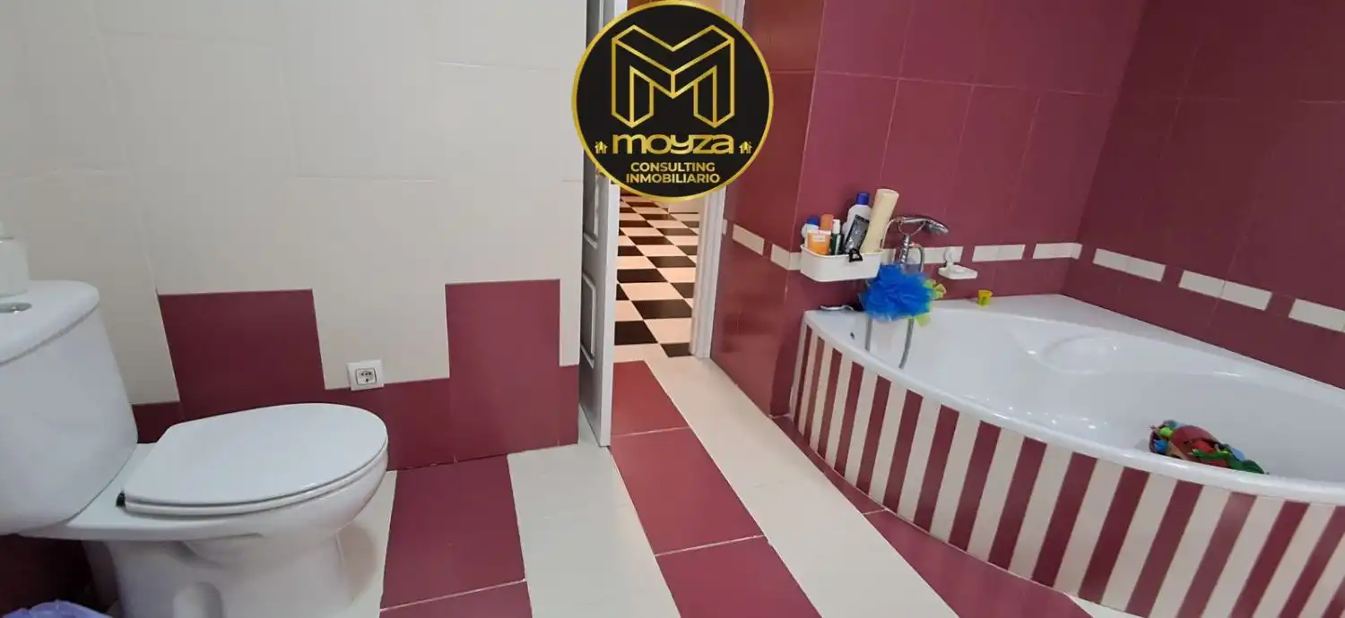 Baño de Casa o chalet de alquiler en Jaén con Aire acondicionado, Calefacción y Terraza