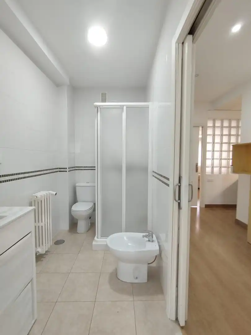 Baño de Piso de alquiler en Murcia con Aire acondicionado, Calefacción y Amueblado