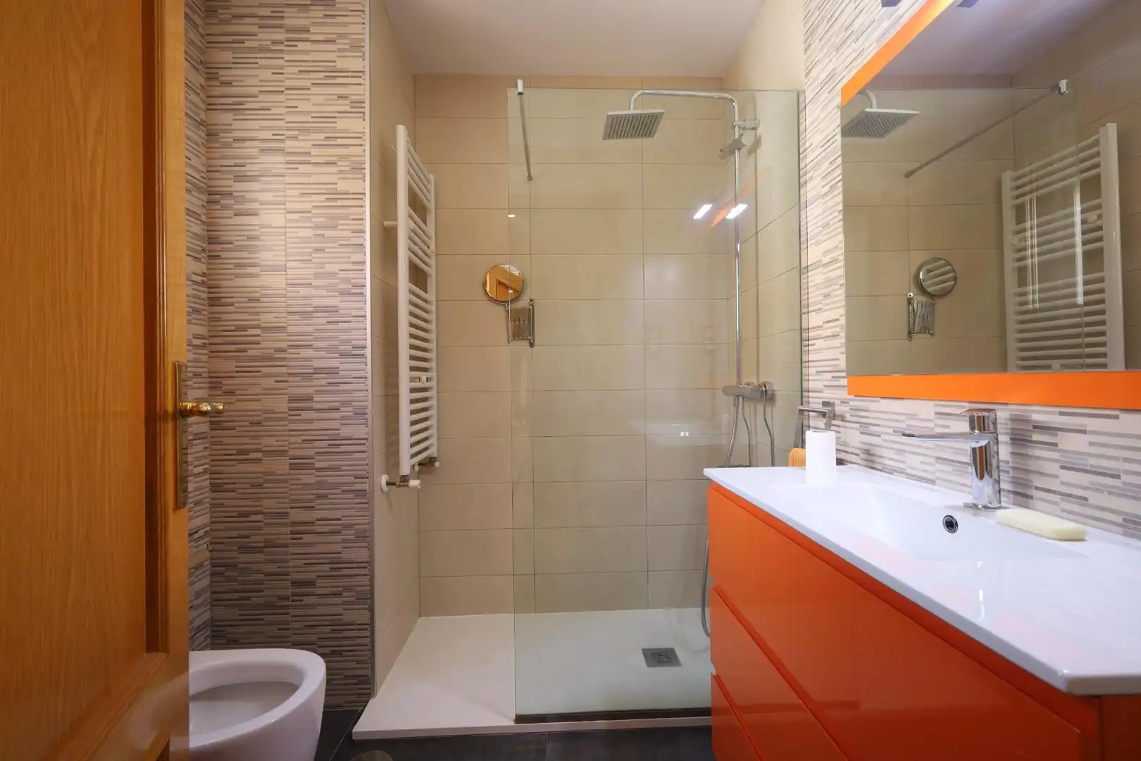 Baño de Piso de alquiler en Madrid con Calefacción, Jardín privado y Terraza