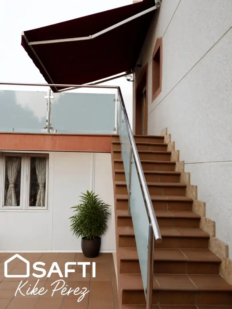 Terrassa de Casa o xalet en venda en Rubí amb Terrassa, Piscina i Moblat