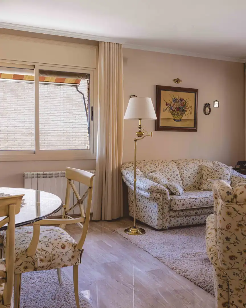 Sala d'estar de Àtic en venda en L'Hospitalet de Llobregat amb Terrassa i Balcó