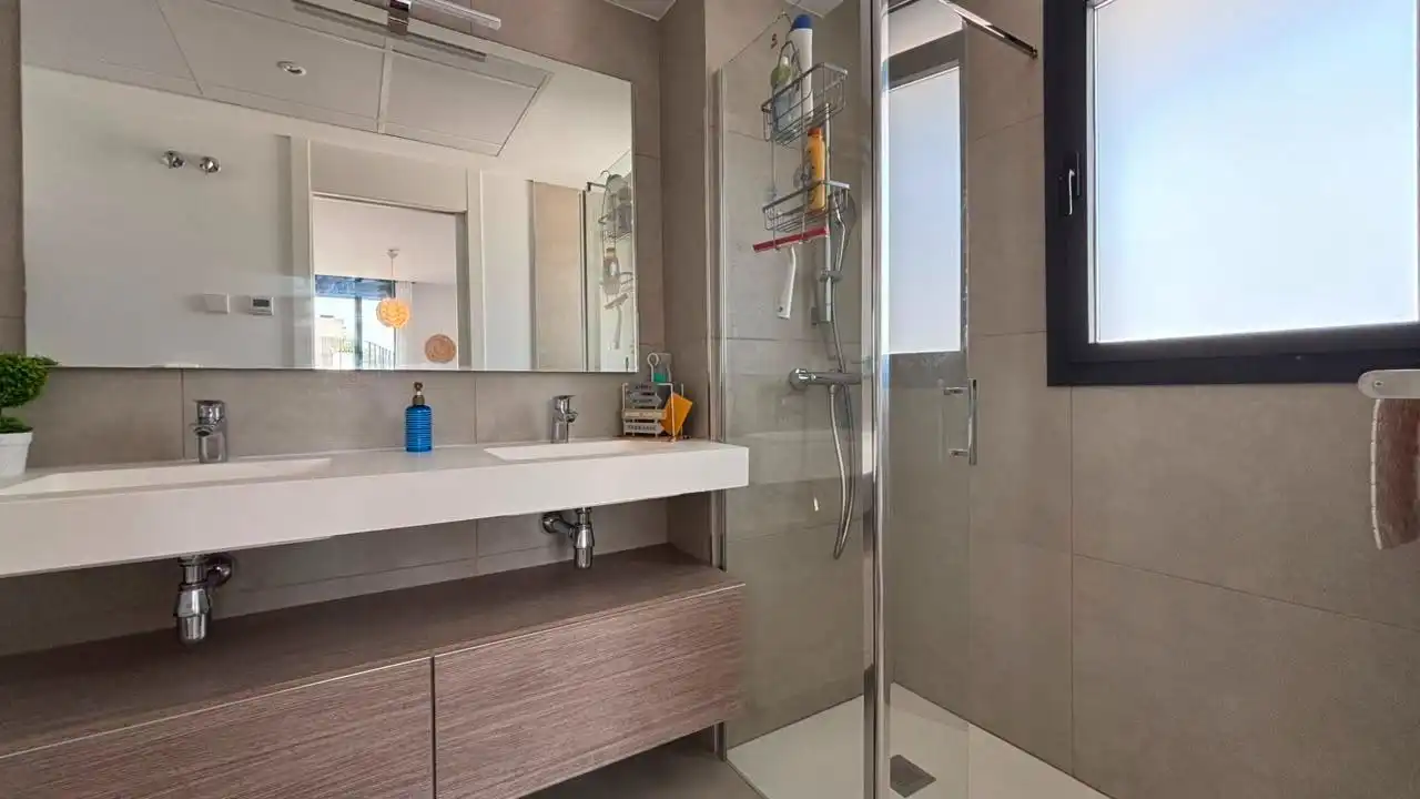 Badezimmer von Dachboden zur Miete in Villajoyosa / La Vila Joiosa mit Klimaanlage, Terrasse und Möbliert