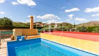 Piscina de Casa o xalet en venda en Sagunto / Sagunt amb Aire condicionat, Calefacció i Jardí privat