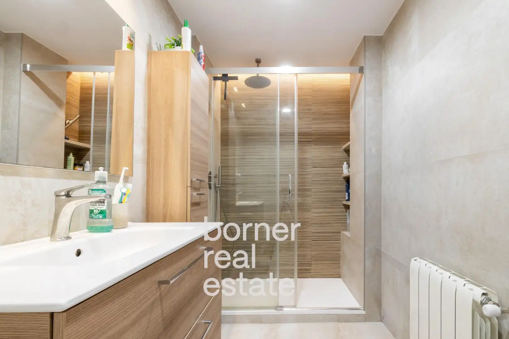 Badezimmer von Wohnung zum Verkauf in Rubí mit Heizung, Parkett und Balkon