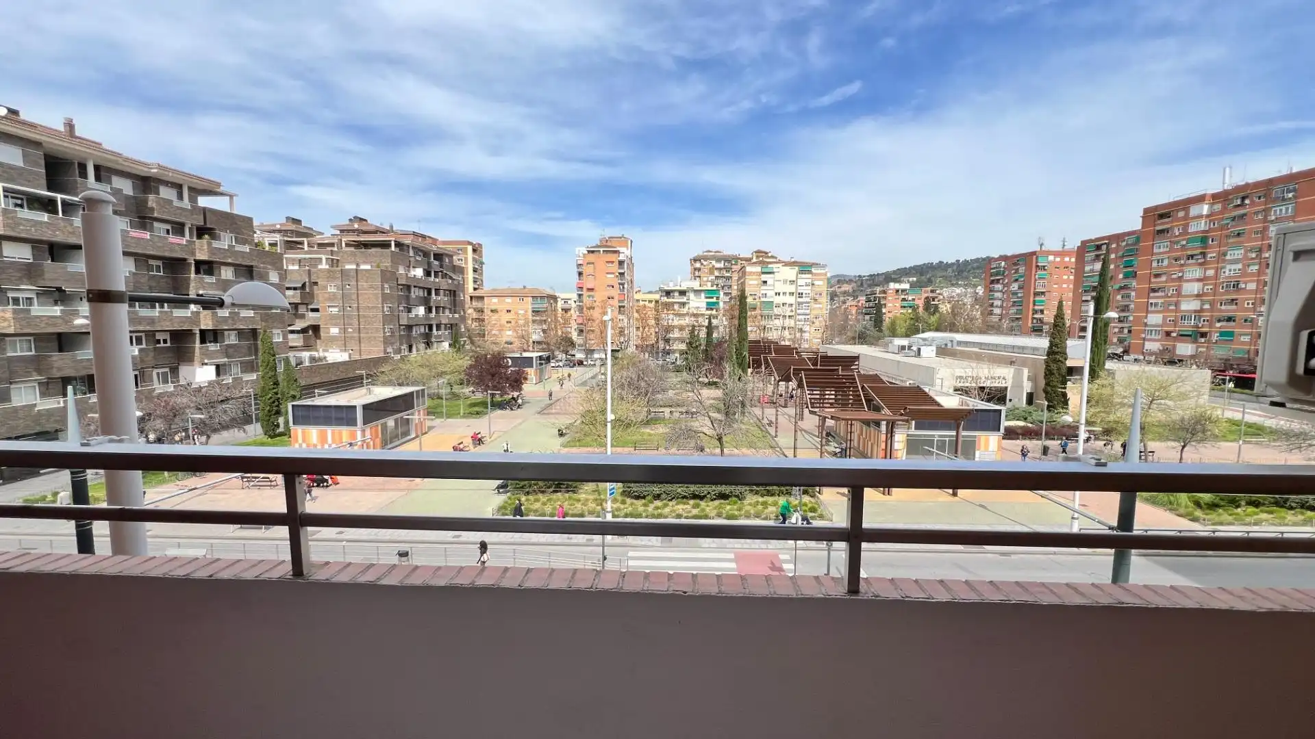 Vista exterior de Piso de alquiler en  Granada Capital