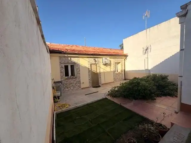 Vista exterior de Casa adosada en venda en San Blas