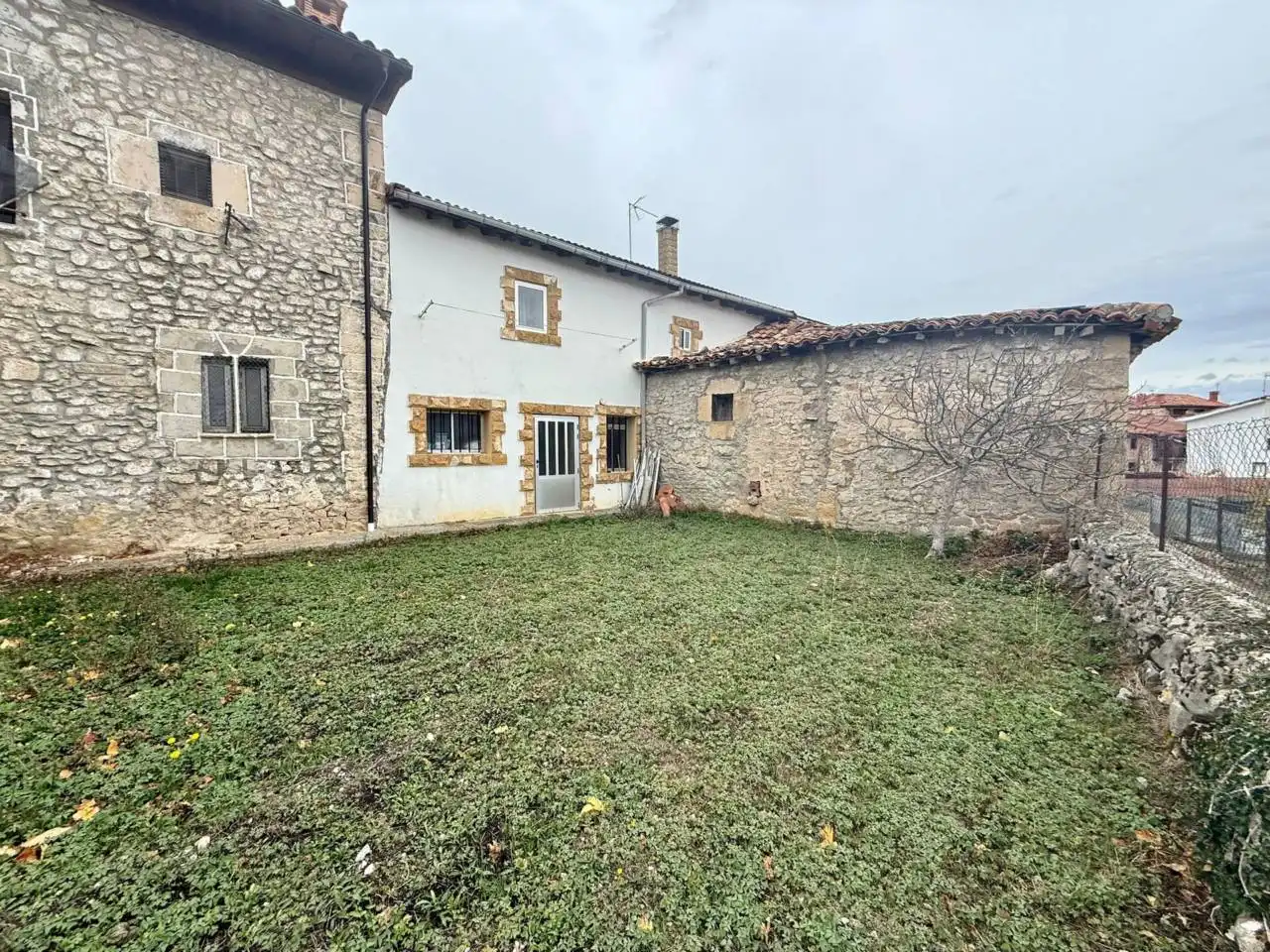 Vista exterior de Casa o chalet en venta en Villarcayo de Merindad de Castilla la Vieja con Calefacción y Jardín privado