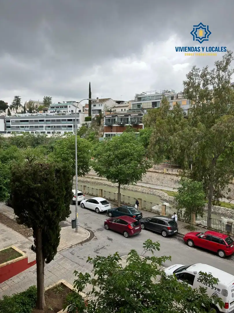 Vista exterior de Piso de alquiler en Granada con Aire acondicionado, Amueblado y Balcón
