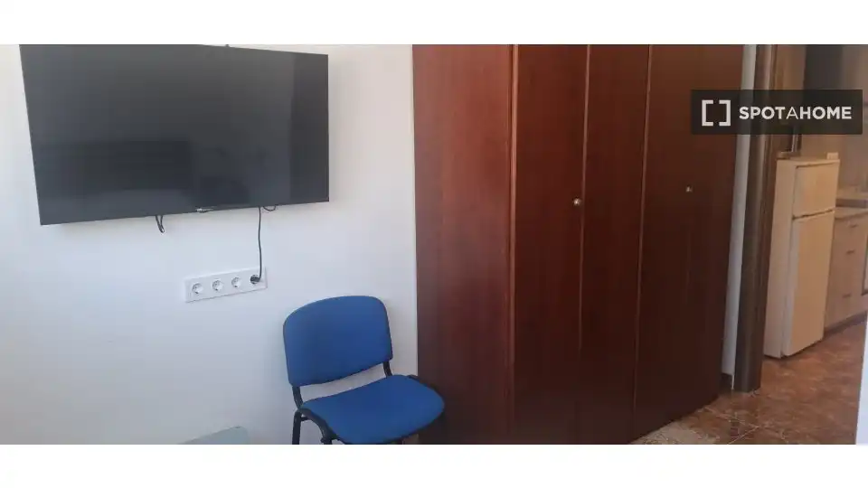 Wohnung zur Miete in Rubí mit Klimaanlage, Heizung und Möbliert