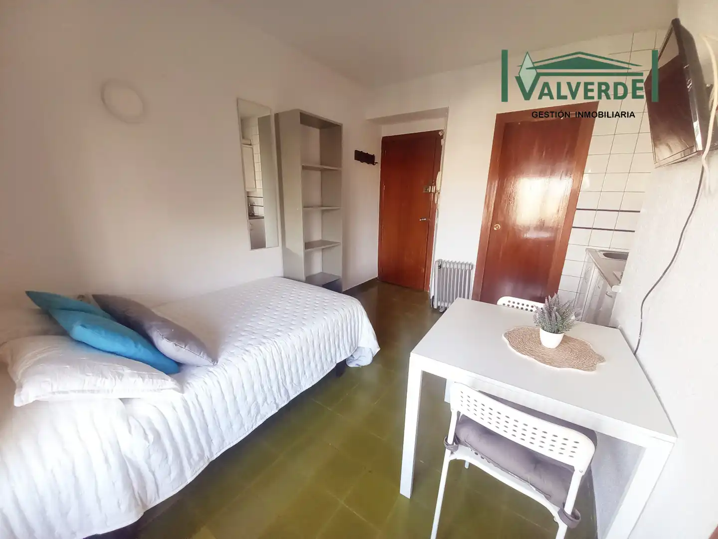 Studio with terrace to rent in Plaza de Gracia, imagen 5