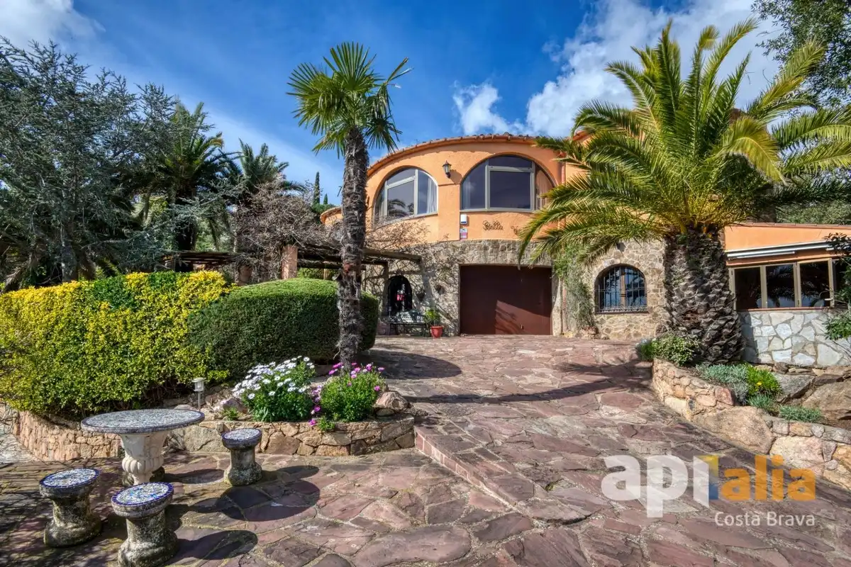 Chalet con piscina en venta en Carrer Basilea, imagen 5