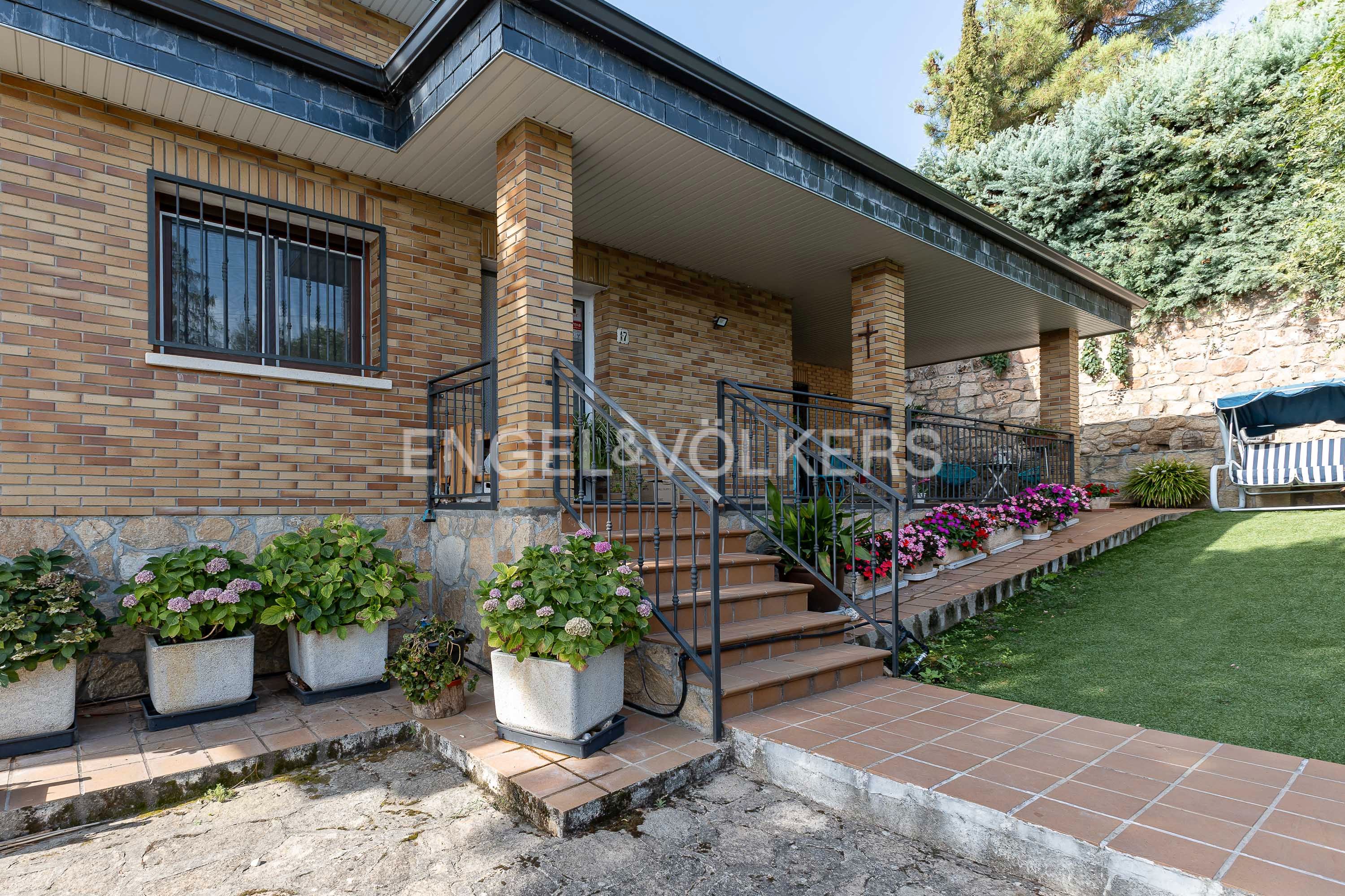 Exterior view of House or chalet for sale in Becerril de la Sierra  with Heating, Private garden and Terrace