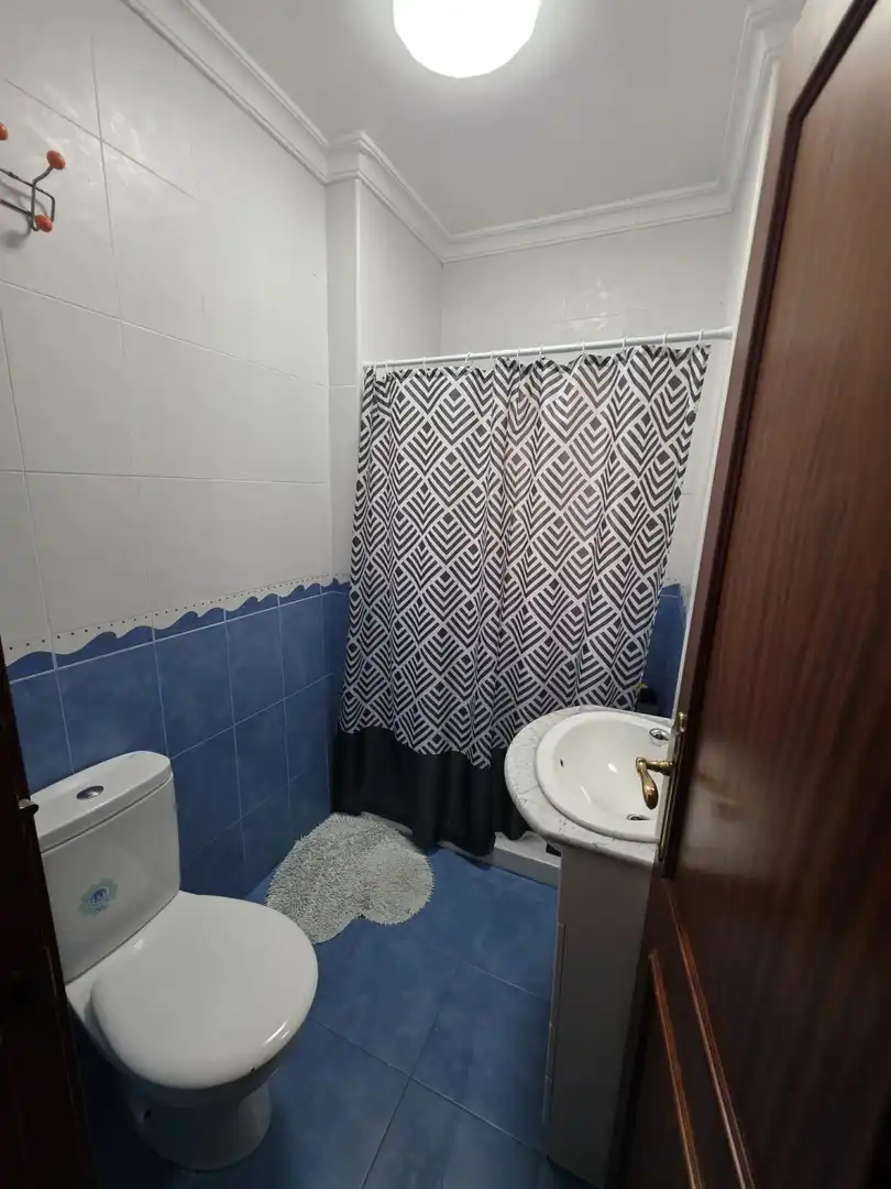 Baño de Piso en venta en Lora del Río con Terraza y Trastero