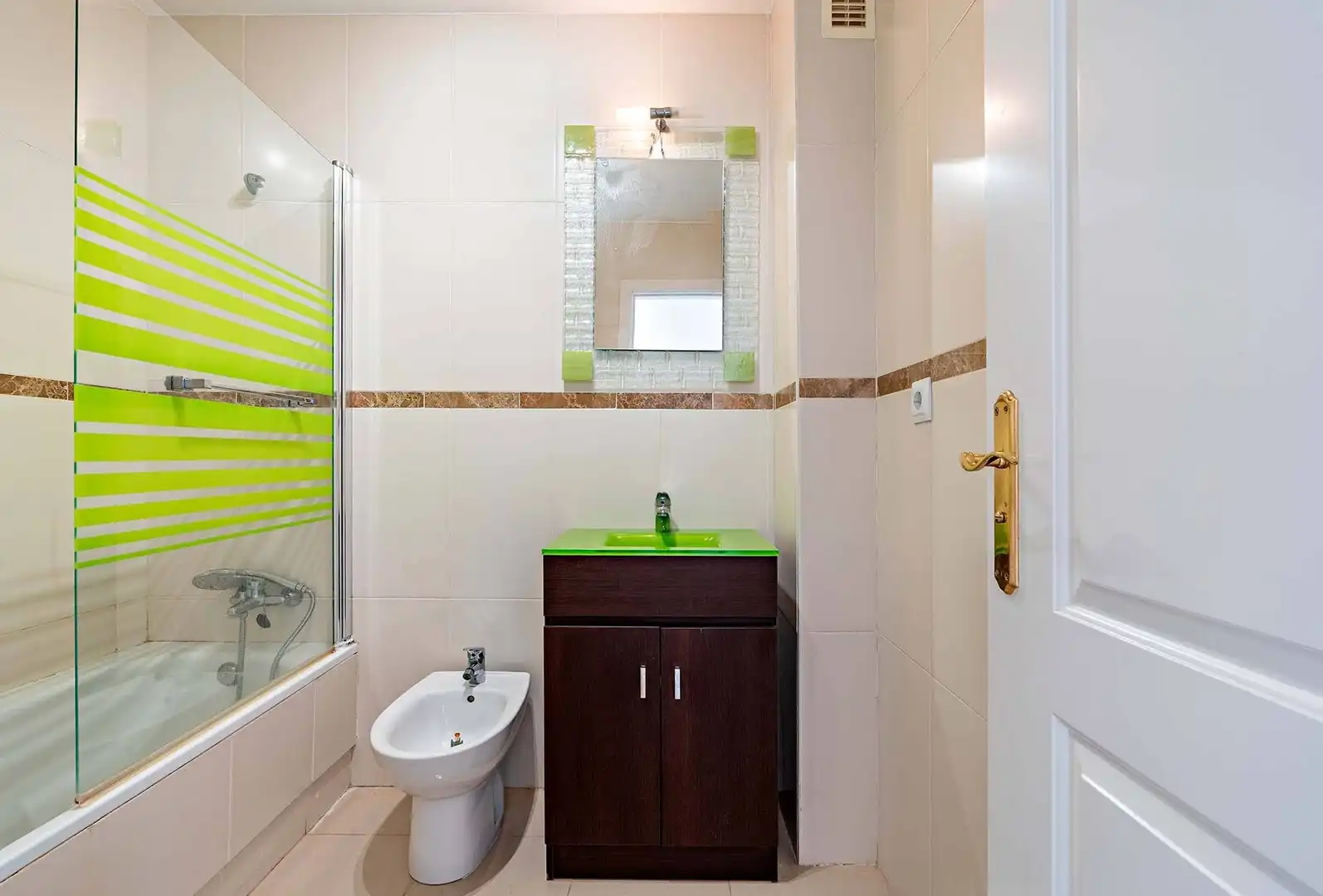 Baño de Piso en venta en Almería con Jardín privado, Terraza y Trastero