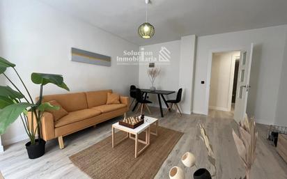 Living room of Flat for sale in Salamanca Capital  with Terrace and Balcony