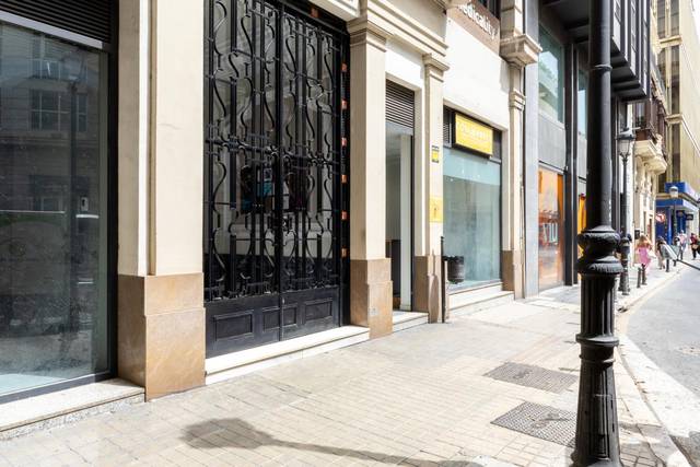 Local comercial en Alquiler en C. del Pintor Sorolla en La Xerea
