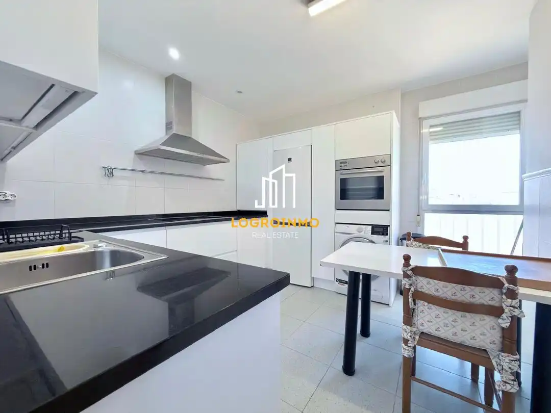 Kitchen of Flat for rent in  Logroño  with Air Conditioner, Heating and Terrace