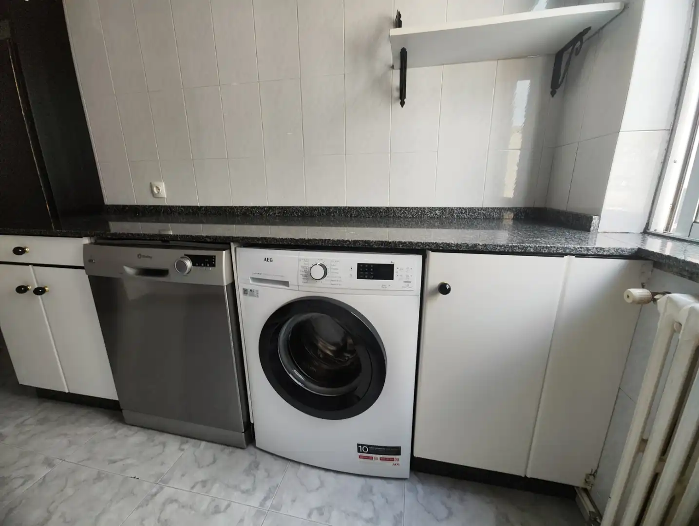 Cocina de Piso de alquiler en Santiago de Compostela  con Calefacción, Parquet y Horno