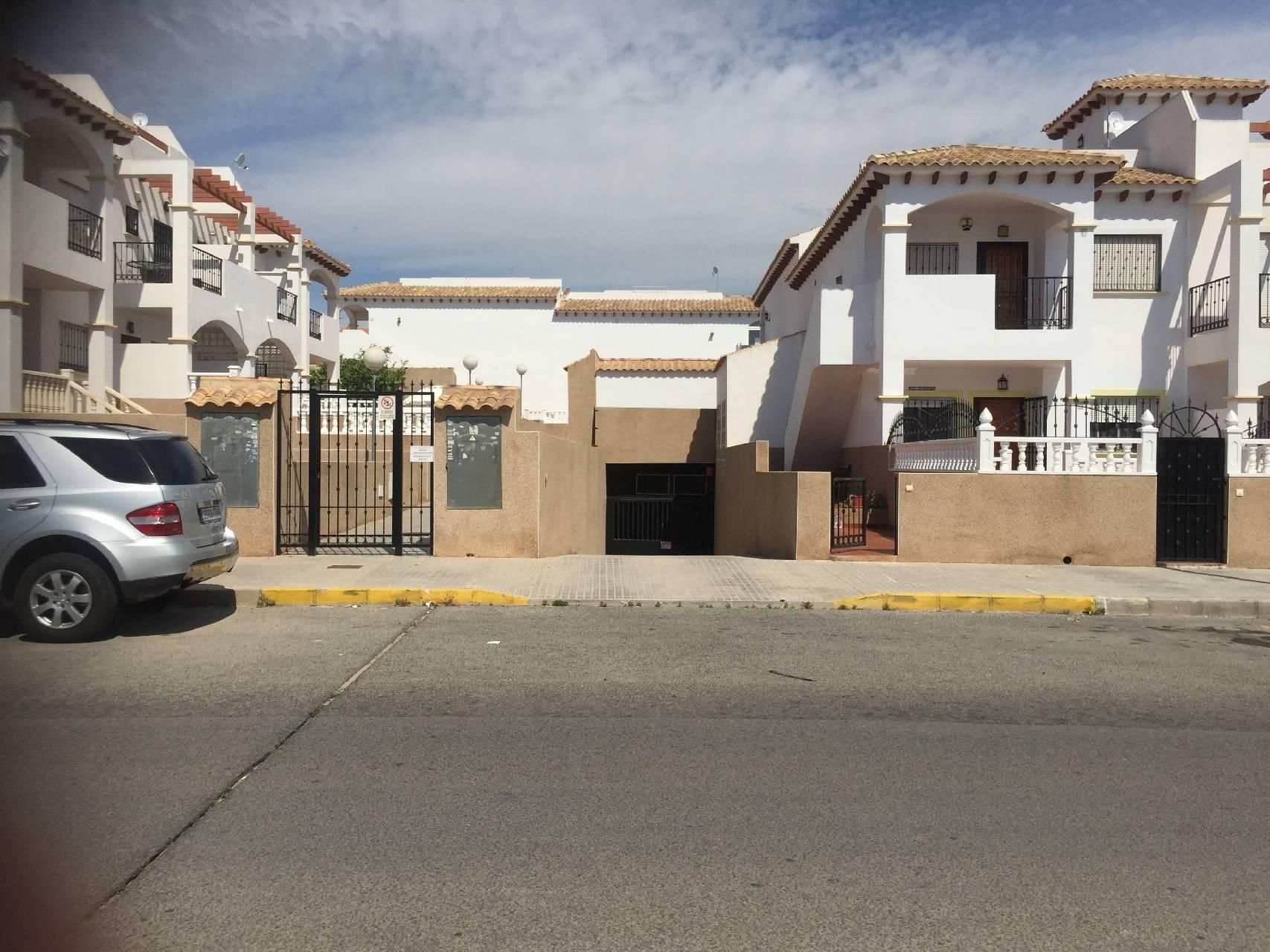 Vista exterior de Garatge en venda en Orihuela