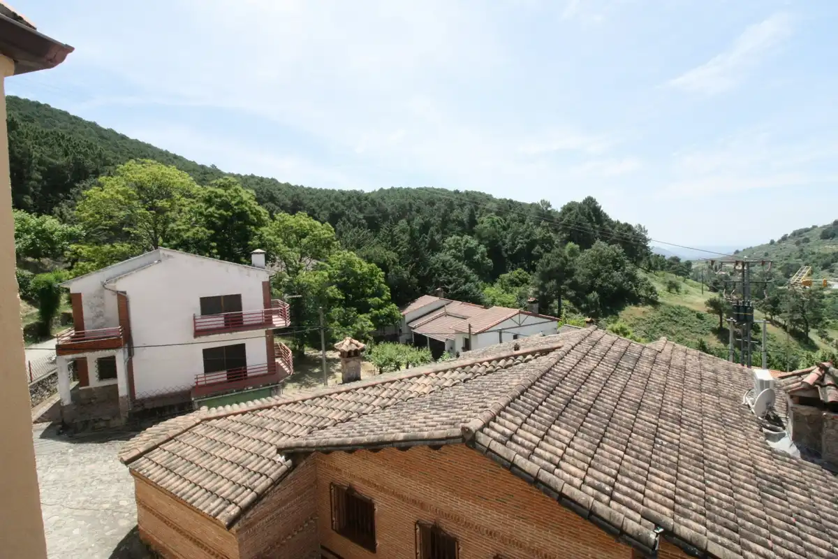 Vista exterior de Pis en venda en Cuevas del Valle amb Calefacció, Traster i Moblat