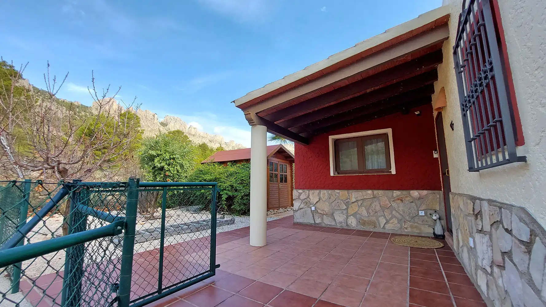 Vista exterior de Casa o xalet en venda en Finestrat amb Aire condicionat, Calefacció i Jardí privat