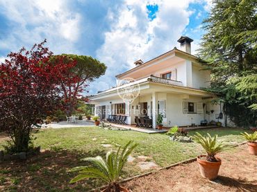 Casa con jardín en venta en Sant Cebrià de Vallalta