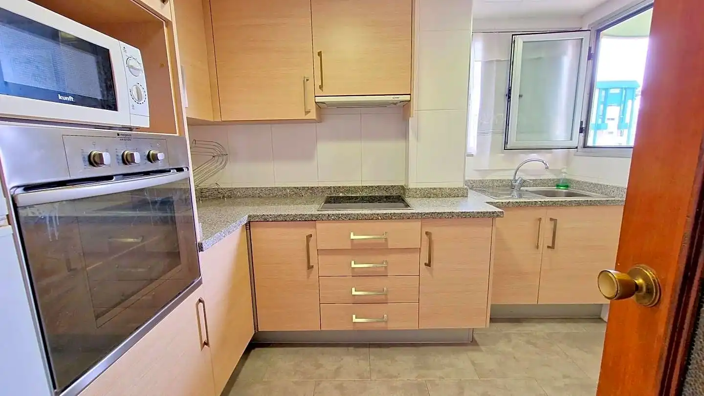 Apartamento de alquiler en De La Rioja, 125, Playa de Gandia