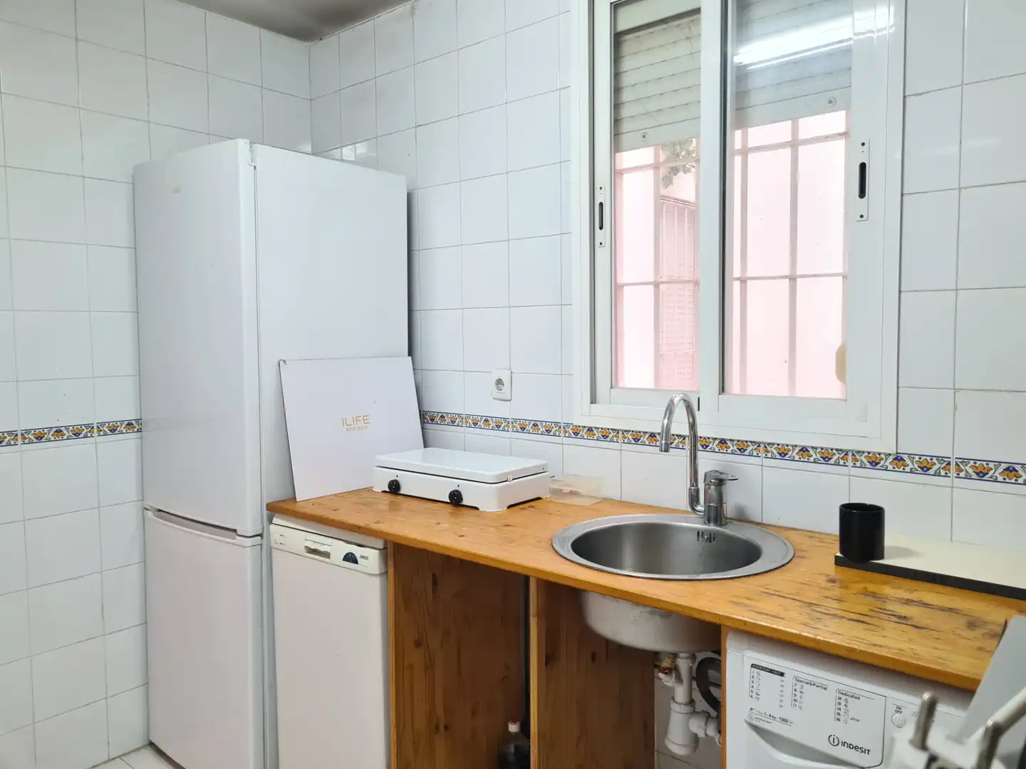 Kitchen of Flat for sale in Sevilla  with Air Conditioner and Storage room