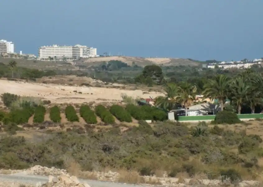 Rustikales Grundstück zum Verkauf in Los Arenales del Sol