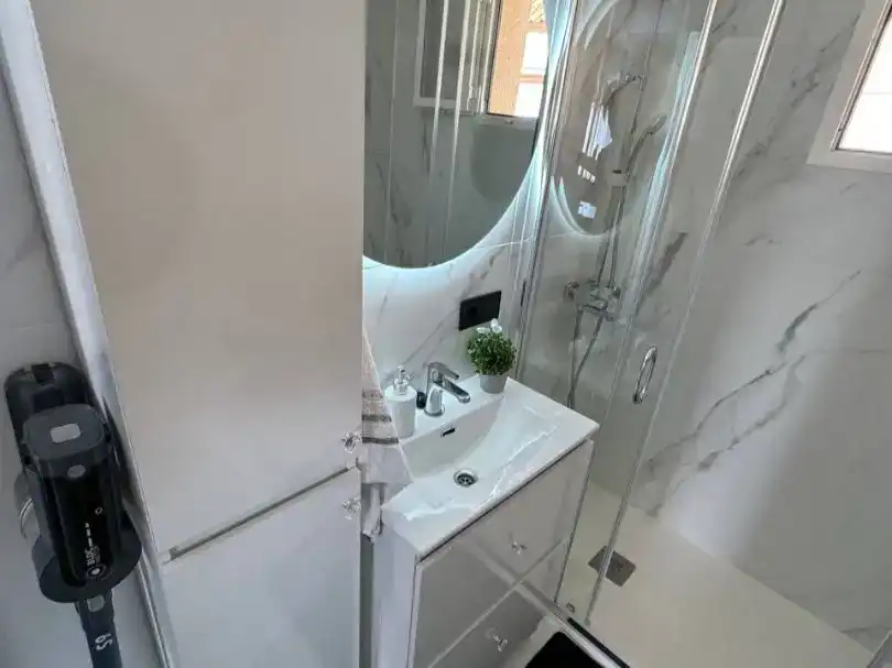 Bany de Dúplex en venda en Torrevieja amb Aire condicionat, Piscina i Balcó