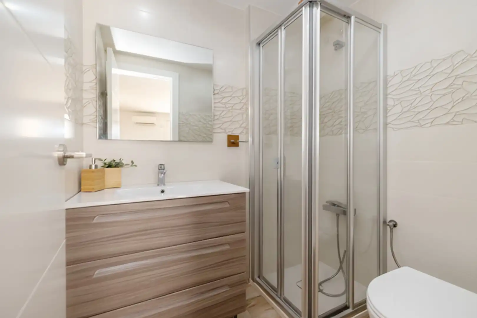 Baño de Casa adosada en venta en Málaga con Aire acondicionado, Calefacción y Jardín privado