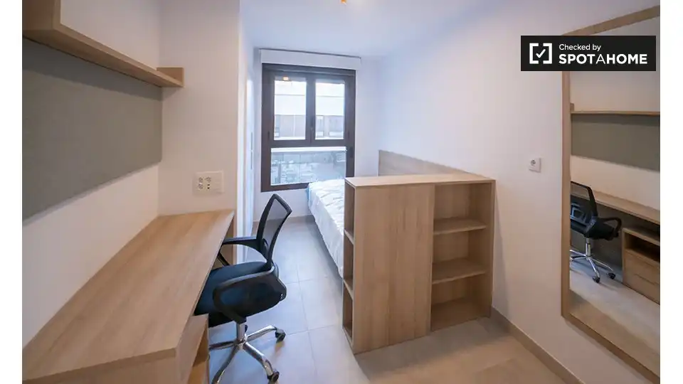 Bedroom of Flat for rent in Valencia  with Air Conditioner, Heating and Furnished