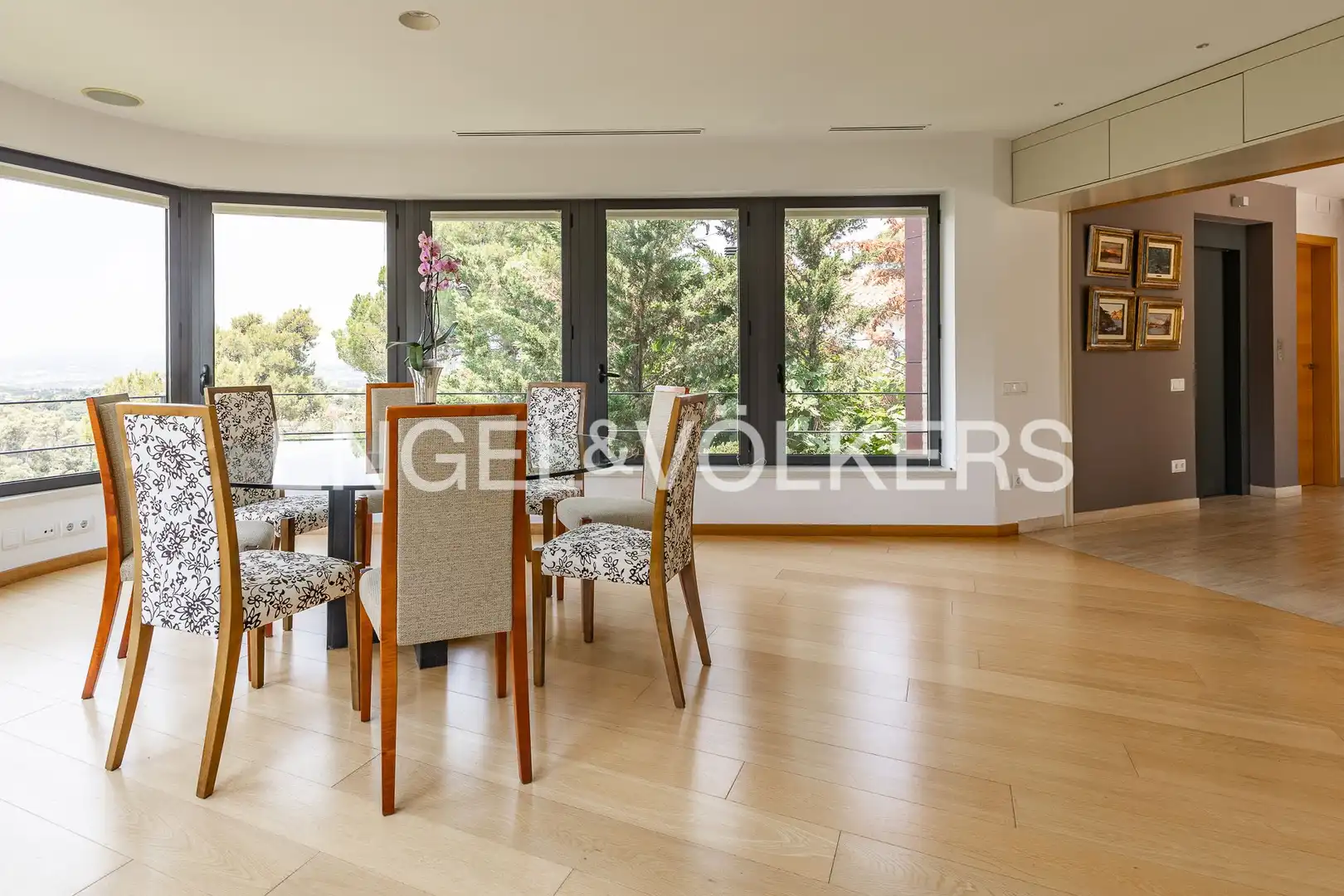 Menjador de Casa adosada en venda en Sant Cugat del Vallès amb Calefacció, Jardí privat i Parquet