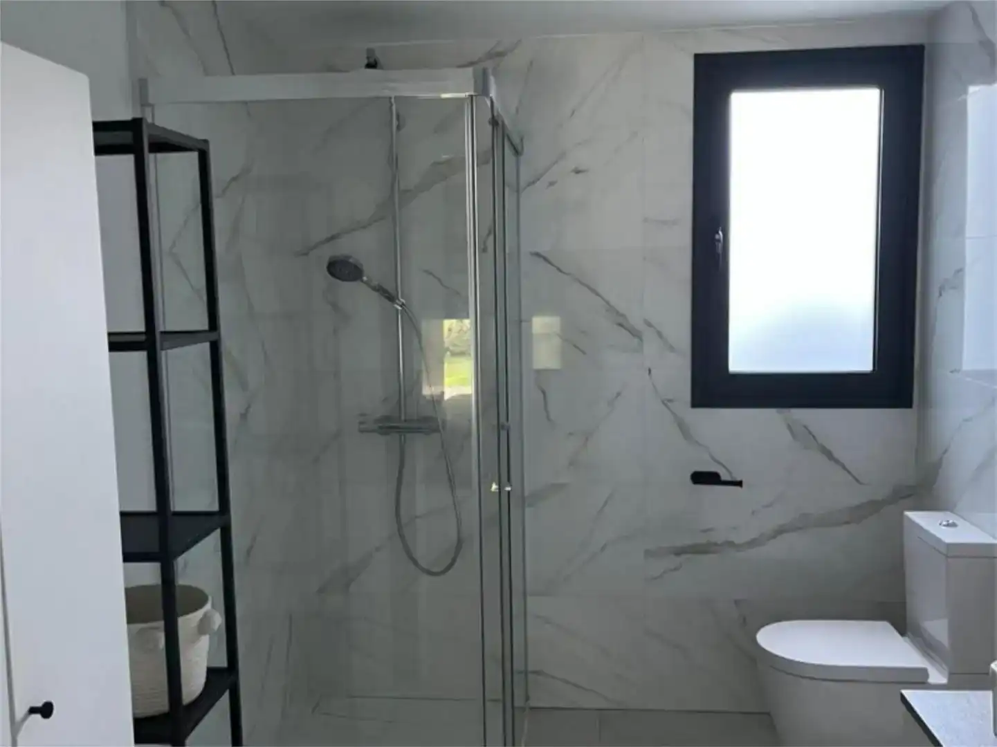 Badezimmer von Wohnung zur Miete in Selwo