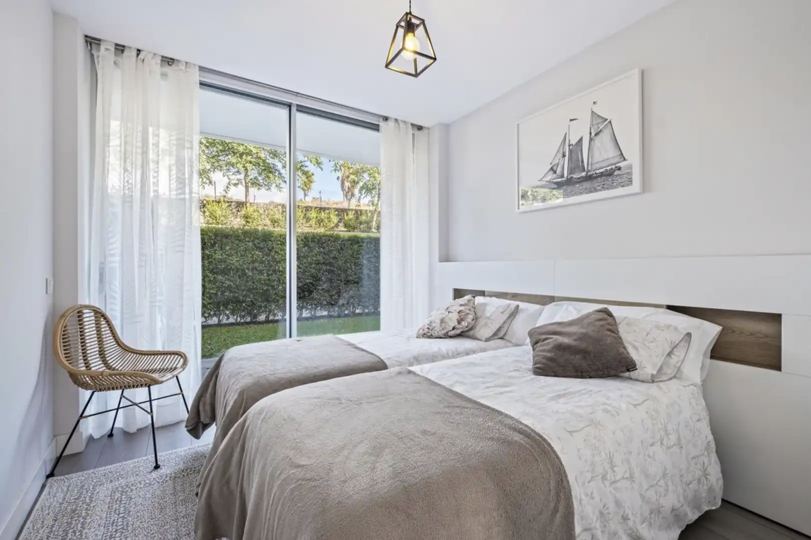 Dormitori de Apartament en venda en Estepona amb Aire condicionat, Jardí privat i Terrassa