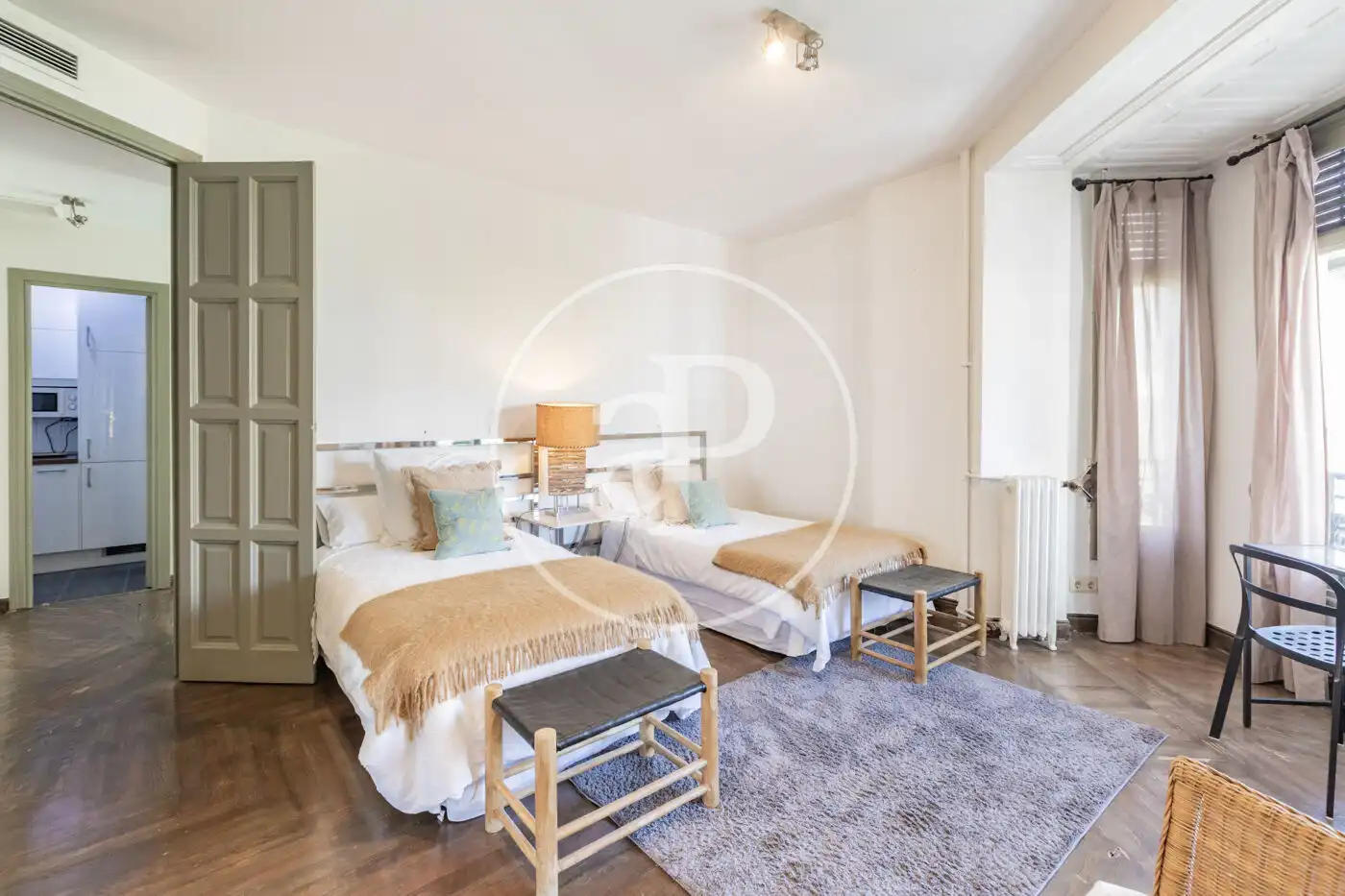 Flat for rent in C. de Moreto, Jerónimos