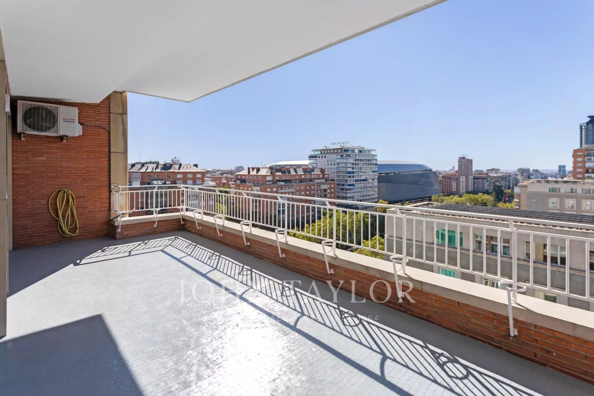 Terrace of Flat to rent in  Madrid Capital  with Air Conditioner, Heating and Terrace