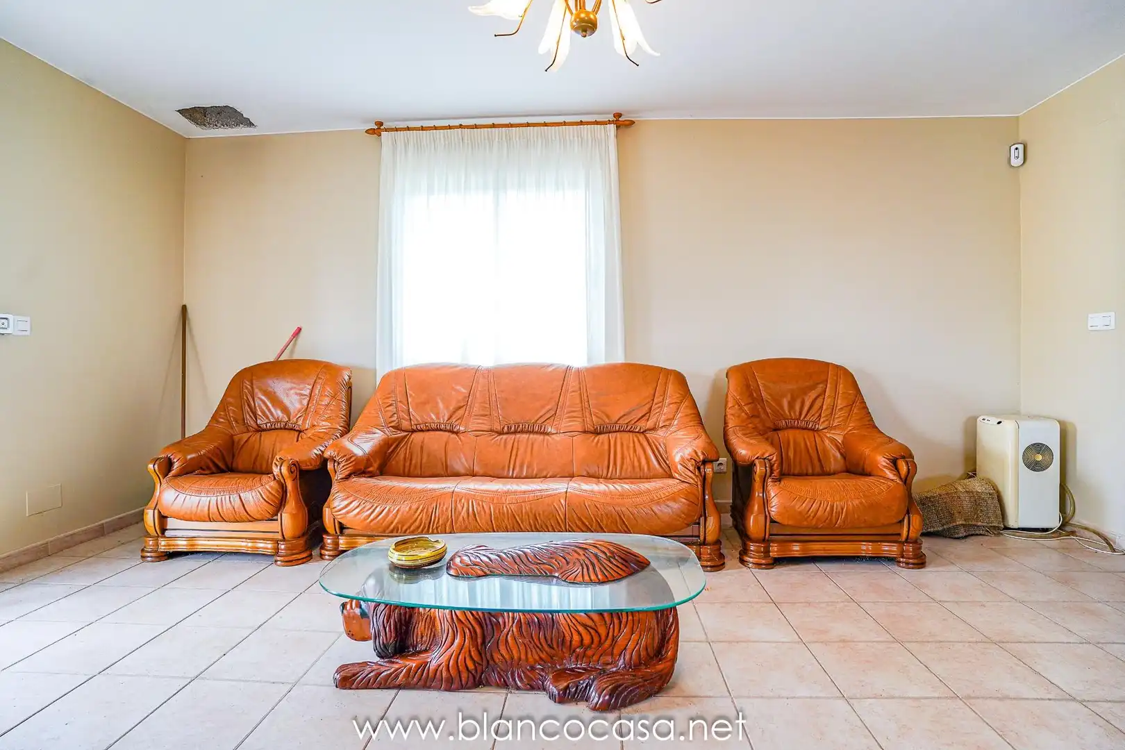 Sala d'estar de Casa o xalet en venda en Malpica de Bergantiños amb Jardí privat, Terrassa i Traster