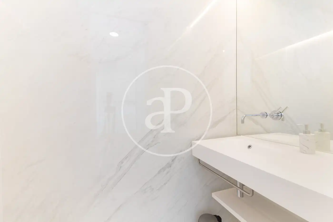 Baño de Piso de alquiler en Barcelona con Aire acondicionado, Calefacción y Terraza