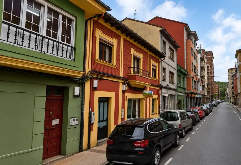 Vista exterior de Edifici en venda en Langreo